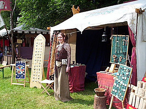 Runenmeisterin Nadja Berger auf dem Hussitenfest