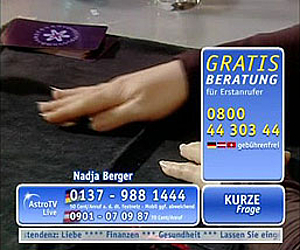 Nadja Berger berät in der Astro TV Live Beratung mit Hilfe der Runen
